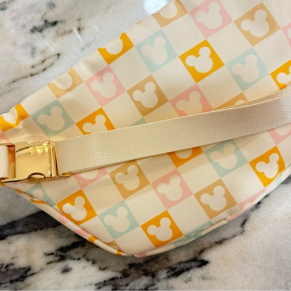 Mickey Mouse Patterned crossbody - Picture 4 of 4